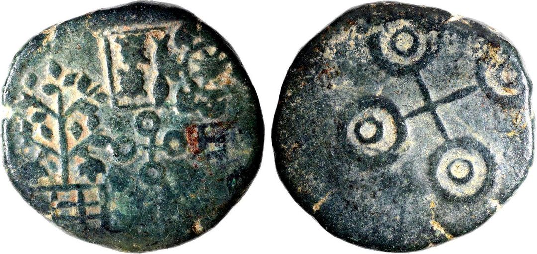 Ujjaini Region (200 BC), Copper Unit,
Obv: an array of symbols, tree in railing, fishes in a pond, wheel with arrowed spokes, triangle-headed standard, river below, ujjaini symbol,
Rev: bold double orbed ujjaini symbol,
Weight : 5.22g, 18.54mm, (W. Pieper # 379-380)